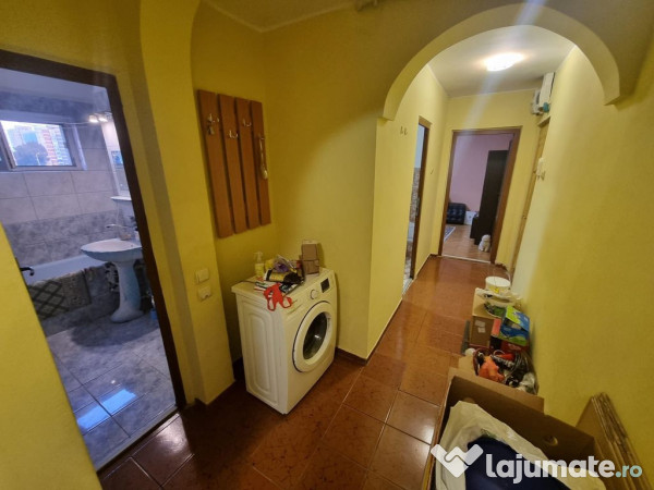 Casa de cultura-apartament 3 camere decomandat cu gaze