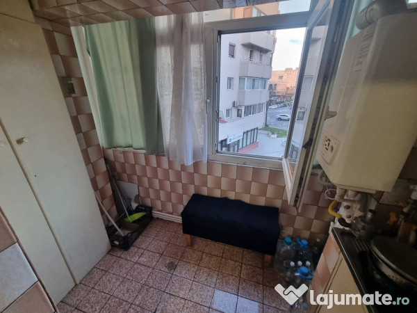 Casa de cultura-apartament 3 camere decomandat cu gaze