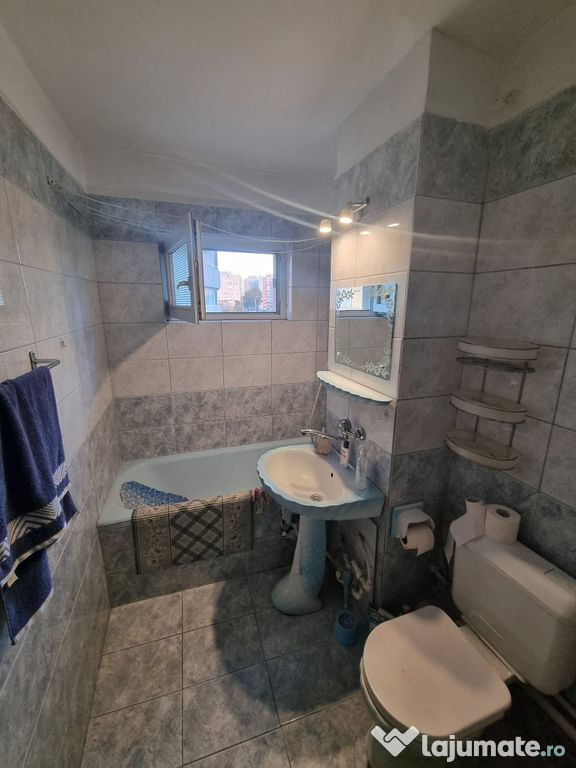 Casa de cultura-apartament 3 camere decomandat cu gaze