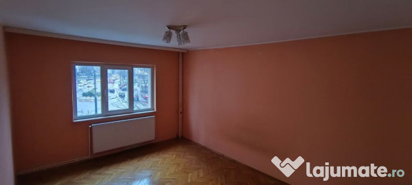 Casa de cultura-apartament 3 camere decomandat cu gaze