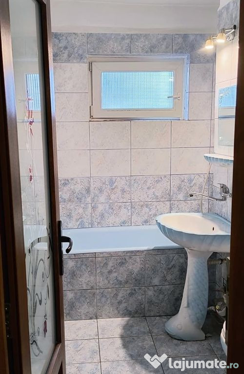 Casa de cultura-apartament 3 camere decomandat cu gaze