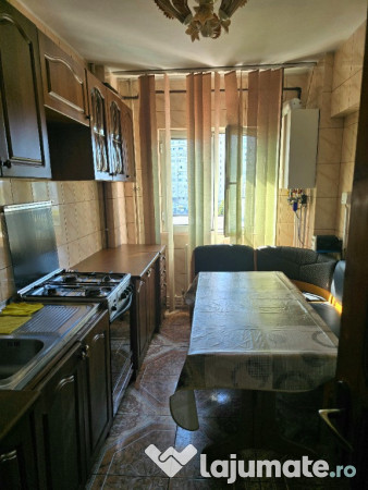 Închiriez apartament cu 2 camere lângă Piața Centrala