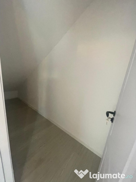 Apartament 2 camere cu curte proprie și 2 locuri de parcare 