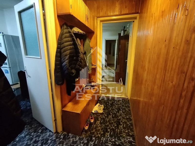 Apartament cu 3 camere in Sagului, centrala termica, etaj... 