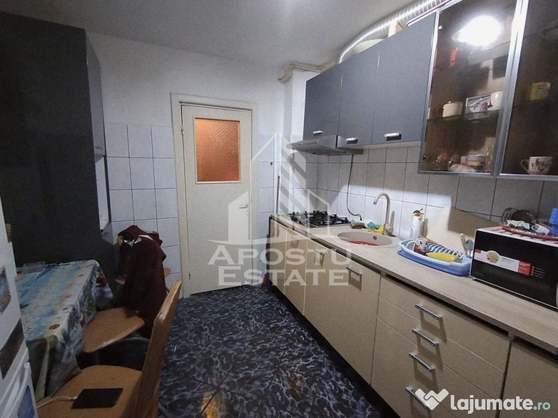 Apartament cu 3 camere in Sagului, centrala termica, etaj... 
