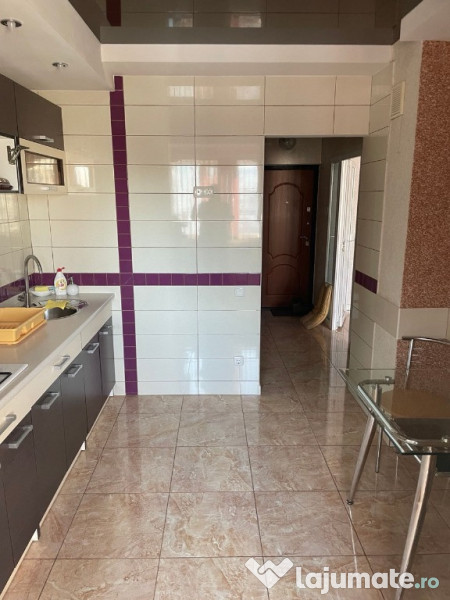 Garsoniera de inchiriat in zona 1 Decembrie 