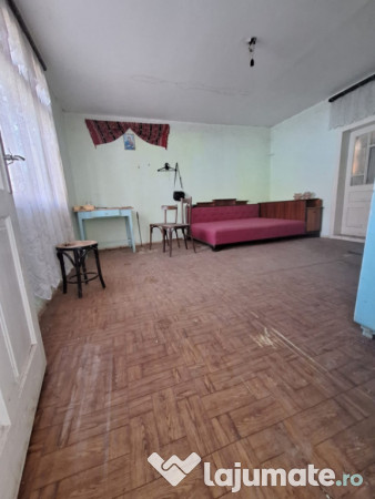 Casă bătrânească de vânzare – Comănești, cartier St 