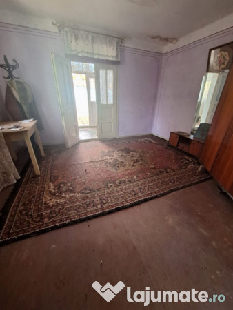 Casă bătrânească de vânzare – Comănești, cartier St 