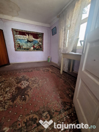 Casă bătrânească de vânzare – Comănești, cartier St 