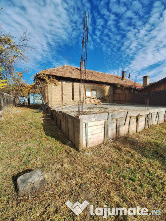 Casă bătrânească de vânzare – Comănești, cartier St 