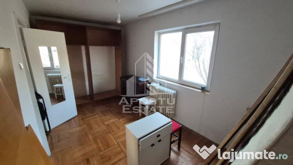 Apartament cu 3 camere, balcon, zona Sagului
