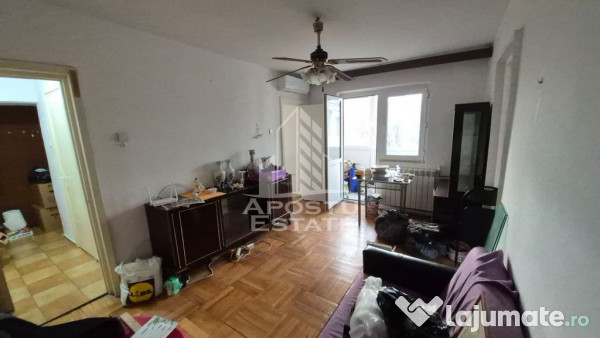 Apartament cu 3 camere, balcon, zona Sagului