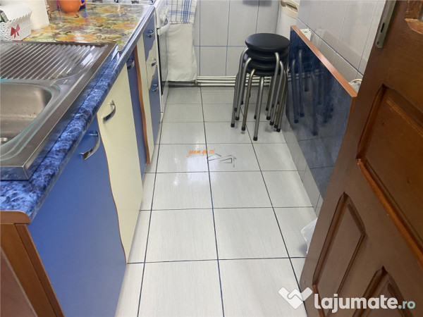 Apartament 3 camere , zona cartier Sud ,et 2/4 , decomandat