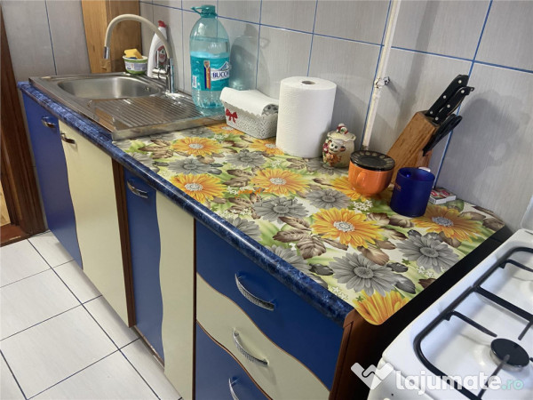 Apartament 3 camere , zona cartier Sud ,et 2/4 , decomandat