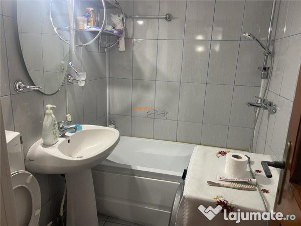 Apartament 3 camere , zona cartier Sud ,et 2/4 , decomandat