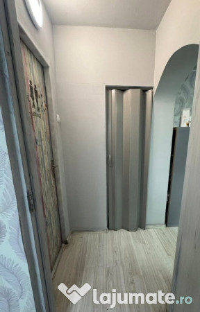 Spațiu comercial, zona Podu Roș, la bulevard