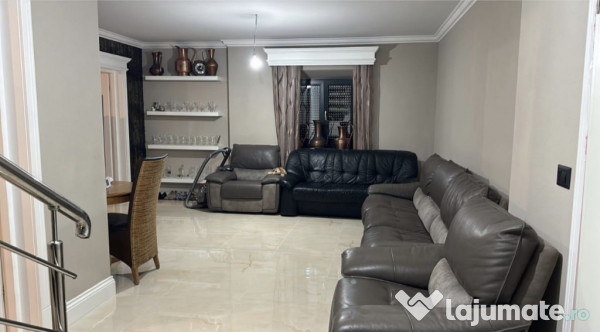 Casa cu 8 camere, 750 mp teren , Radauti