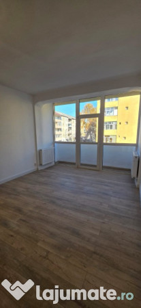 Apartament 2 camere de vanzare, zona Imparatul Traian 