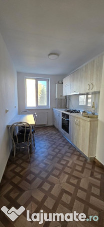 Apartament 2 camere de vanzare, zona Imparatul Traian 