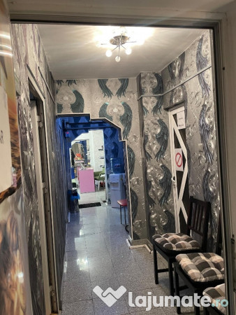 Apartament cu 4 camere zona 9 Mai 