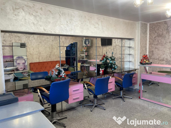 Apartament cu 4 camere zona 9 Mai 