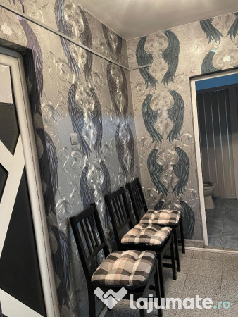 Apartament cu 4 camere zona 9 Mai 