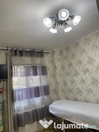 Apartament cu 4 camere zona 9 Mai 