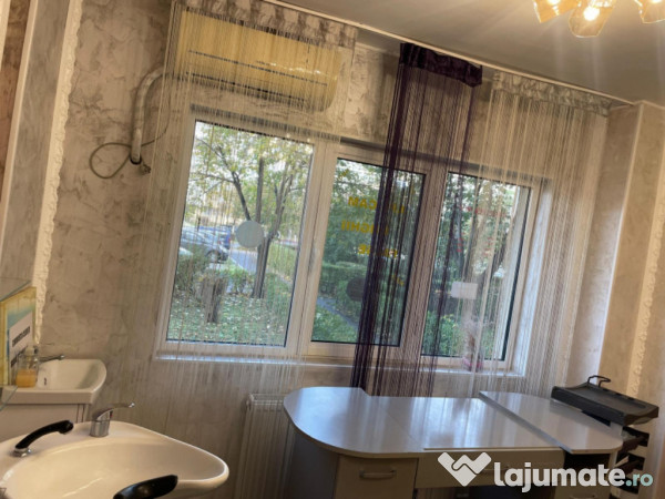 Apartament cu 4 camere zona 9 Mai 