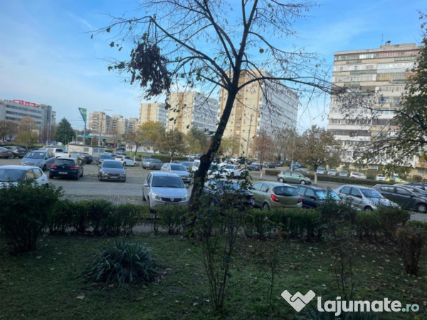 Apartament cu 4 camere zona 9 Mai 