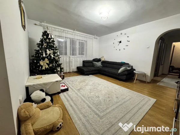 Apartament Cu 3 Camere Semidecomandate Etajul 1 - Zona George Enescu 