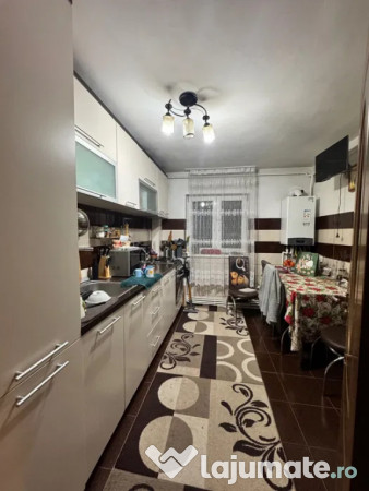 Apartament Cu 3 Camere Semidecomandate Etajul 1 - Zona George Enescu 