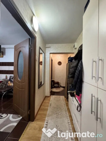 Apartament Cu 3 Camere Semidecomandate Etajul 1 - Zona George Enescu 