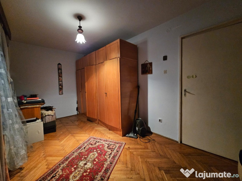 Apartament 4 camere, zona Scoala Generala Andrei Saguna 