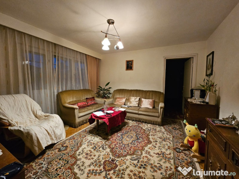 Apartament 4 camere, zona Scoala Generala Andrei Saguna 