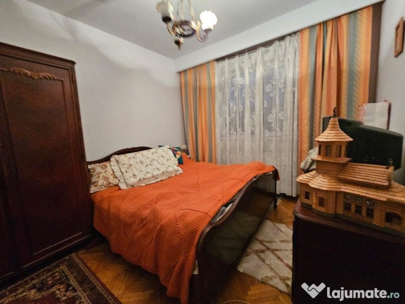Apartament 4 camere, zona Scoala Generala Andrei Saguna 
