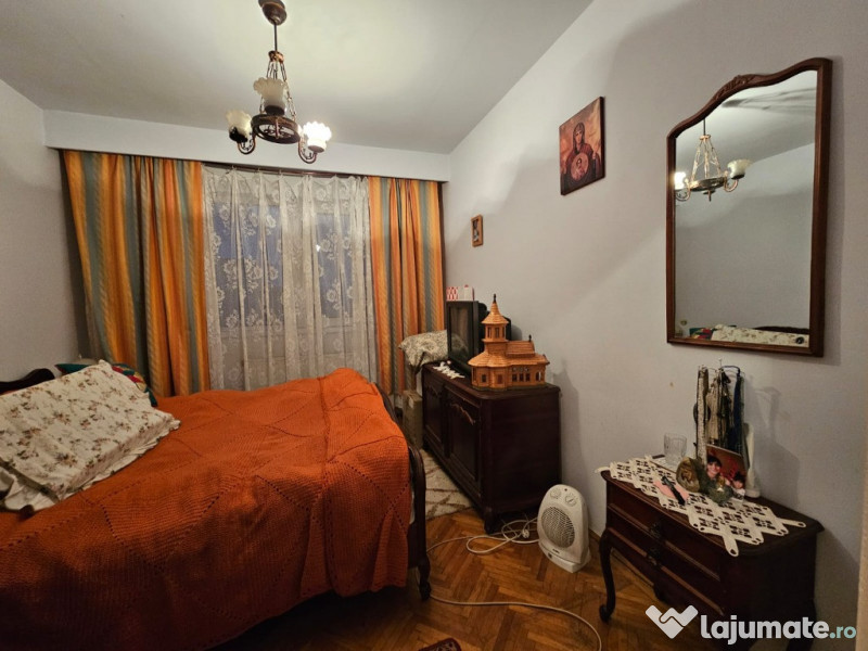Apartament 4 camere, zona Scoala Generala Andrei Saguna 