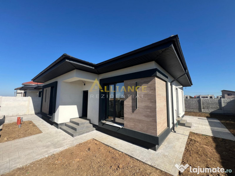 Casa individuala pe parter cu 4 camere // 2 bai // panouri 3