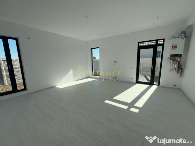 Casa individuala pe parter cu 4 camere // 2 bai // panouri 3