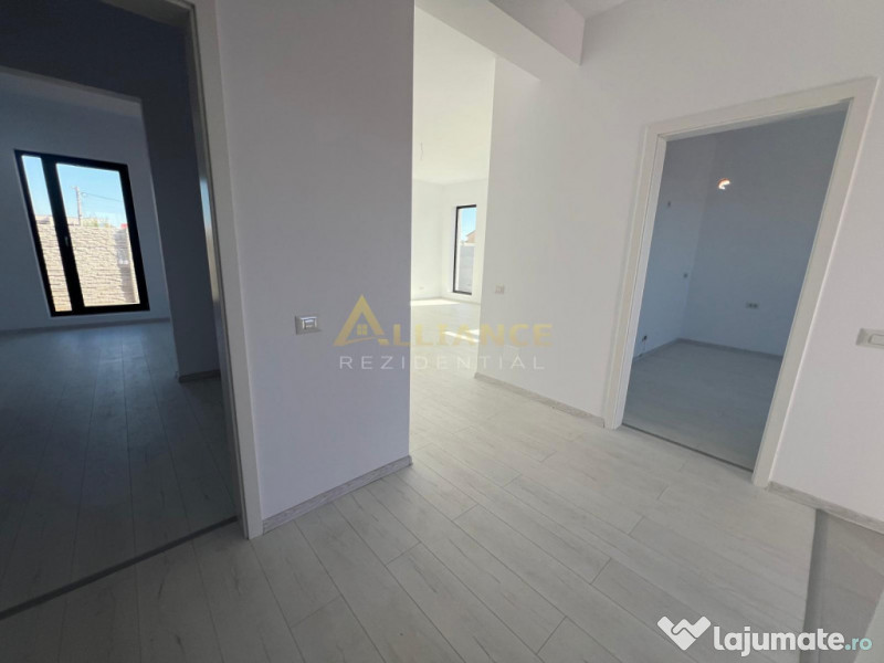 Casa individuala pe parter cu 4 camere // 2 bai // panouri 3