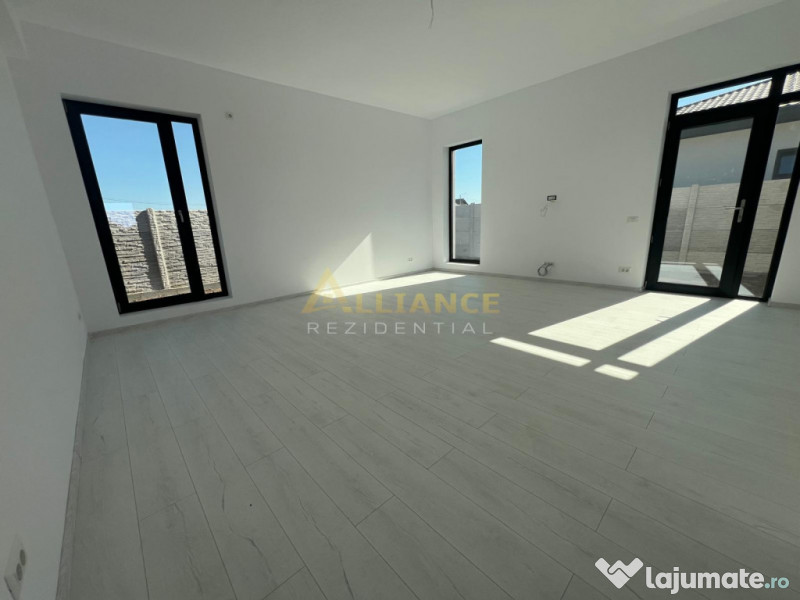 Casa individuala pe parter cu 4 camere // 2 bai // panouri 3