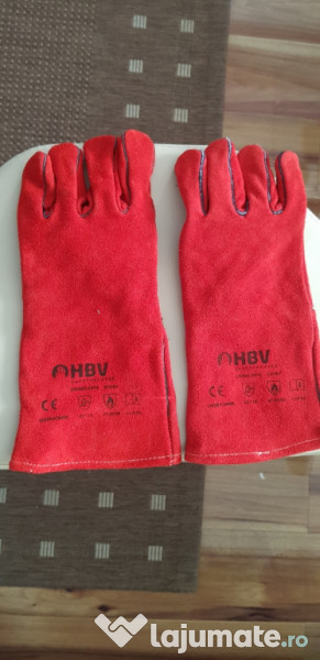 Mănuși din piele.