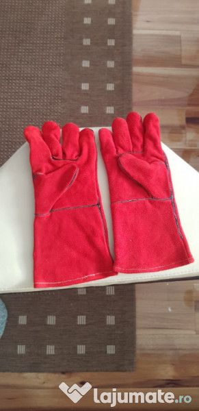 Mănuși din piele.