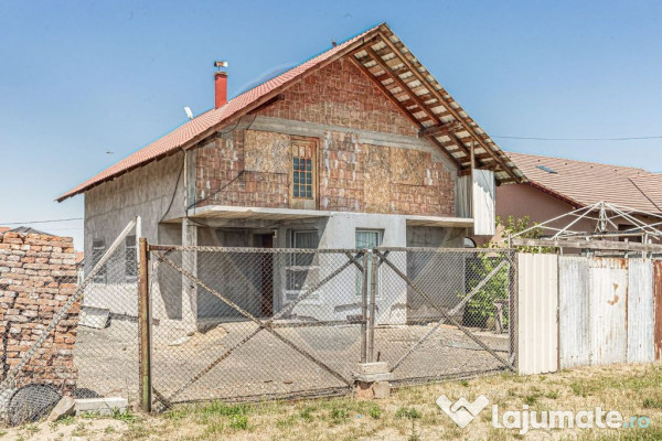 Casă 4 camere,600 mp teren Livada 