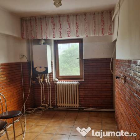APARTAMENT DE VANZARE CU 3 CAMERE 