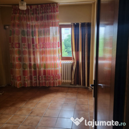 APARTAMENT DE VANZARE CU 3 CAMERE 