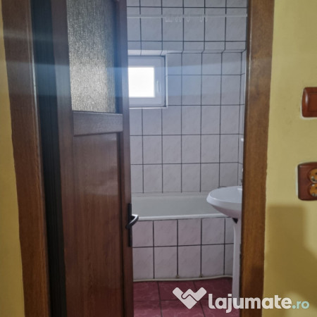 APARTAMENT DE VANZARE CU 3 CAMERE 