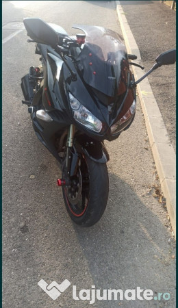 Motocicleta Kawasaki Z1000sx 