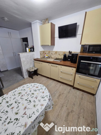 Apartament 2 camere de vanzare, in zona Trocadero - Constant