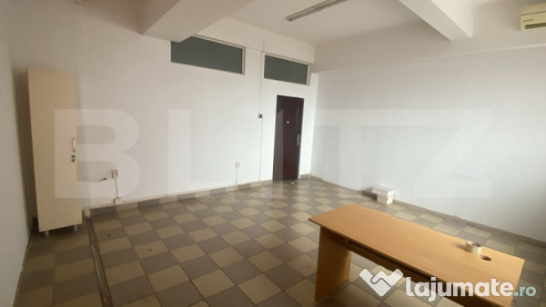 Spațiu de birou, 25 mp, zona P-ța 1 Mai 