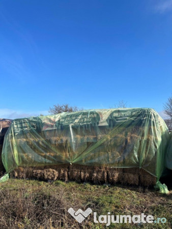 Baloți de iarbă și lucernă 